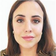 Profesora de Inglés, Lengua, Historia y Diseño Gráfico con amplia formación universitaria, imparto clases personalizadas online y
